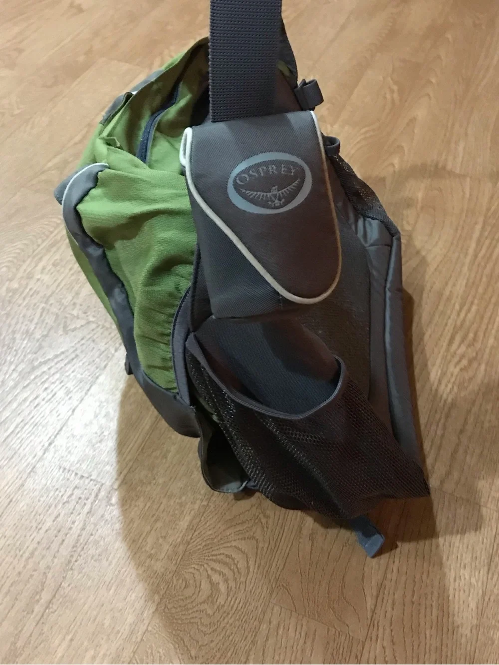 Osprey ReSource Elroy Green and gray Laptop Messenger Bag